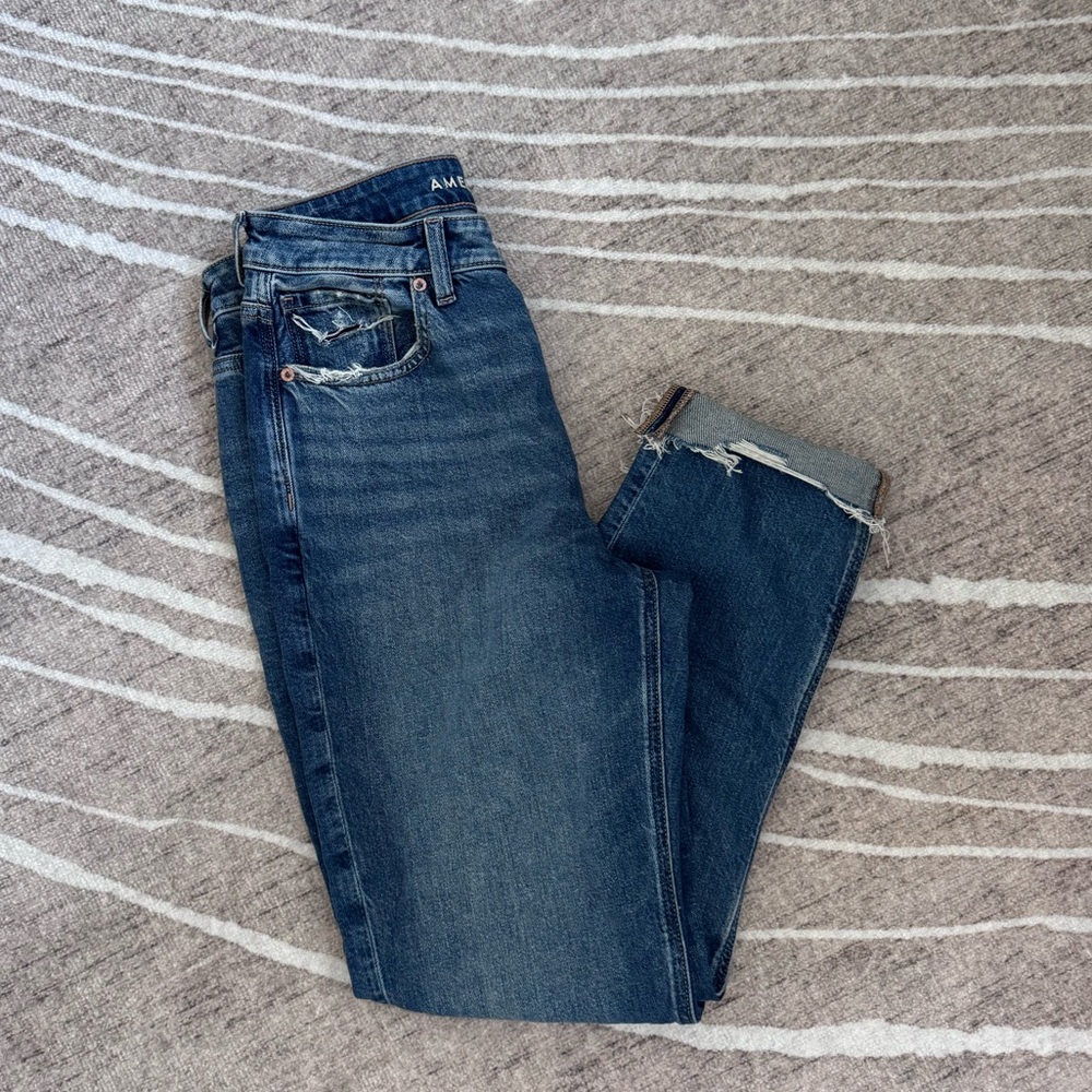 American Eagle Strigid Mom Jeans
